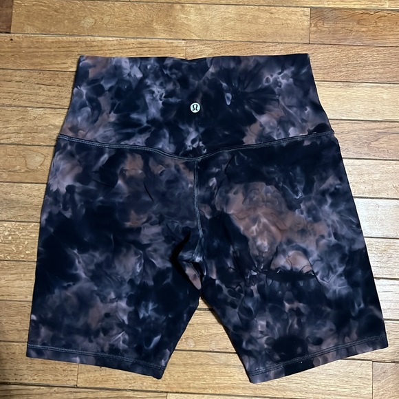 Lulu Lemon Tie Dye bundle Leggings and Shorts , Size- 10! EUC - Picture 6 of 10